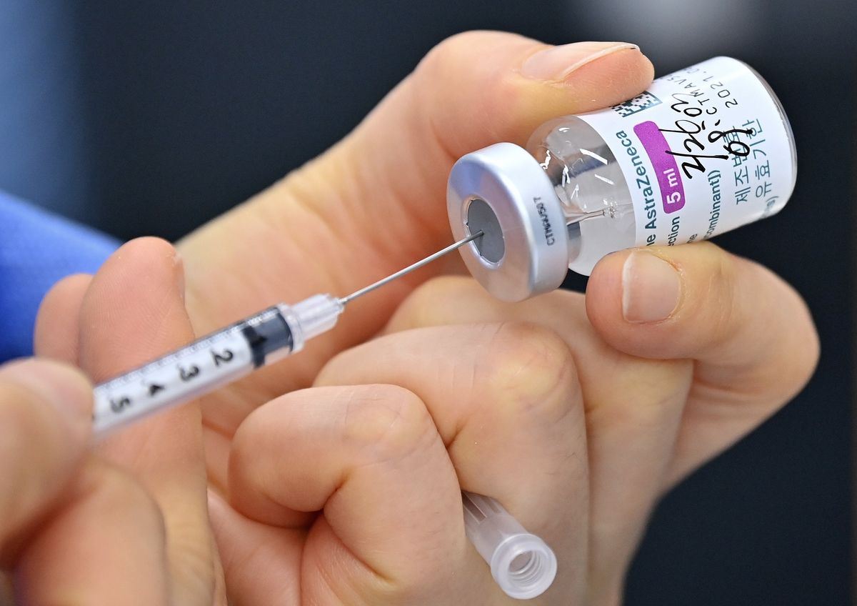 Szczepionka na COVID. MZ ogłasza zmianę w kolejności szczepień