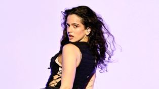 Rosalía śpiewa z playbacku? Artystka zamknęła usta krytykom