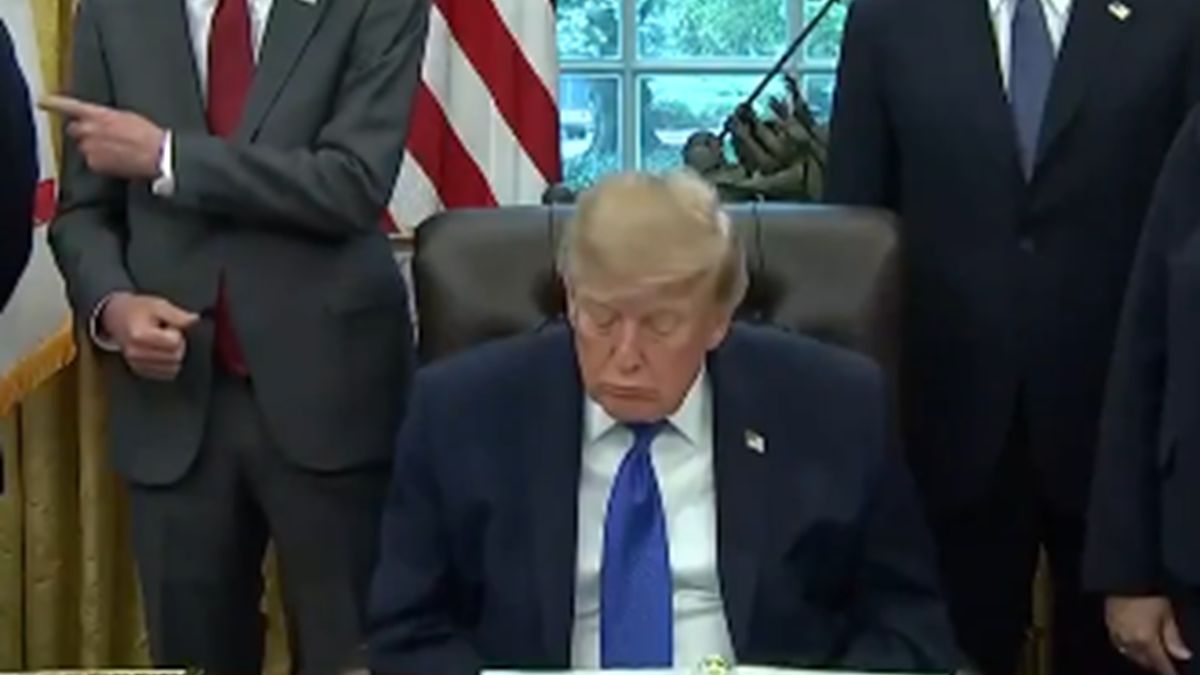 Donald Trump przysnął na spotkaniu.