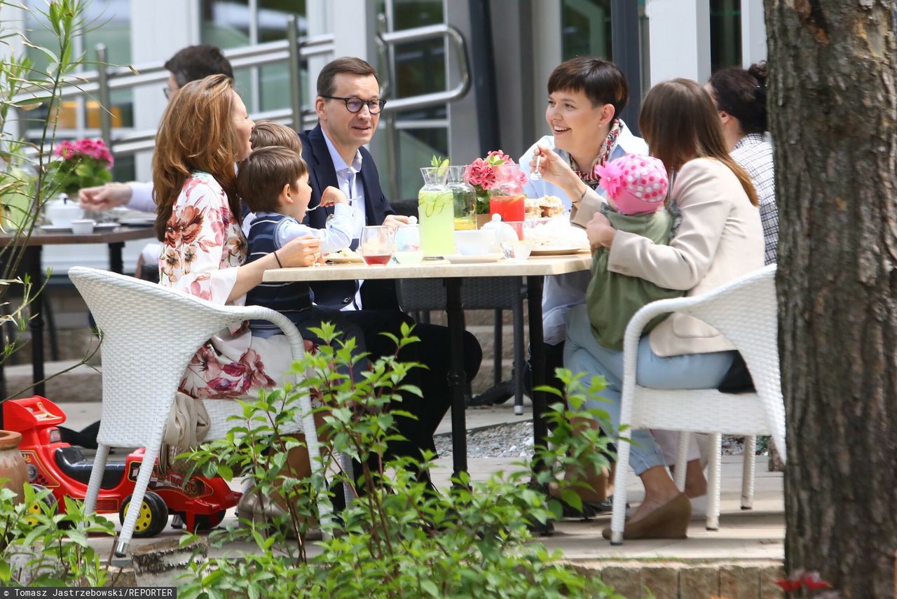 Dzień Matki. Premier Morawiecki złożył Polkom życzenia. Nie zapomniał też o swojej mamie