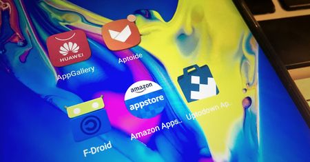 Google i Huawei kończą współpracę. Jak żyć bez Google Play?