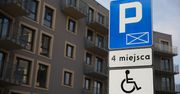 Koniec obowiązkowej wizyty w urzędzie. Rząd chce zmiany zasad wydawania kart parkingowych