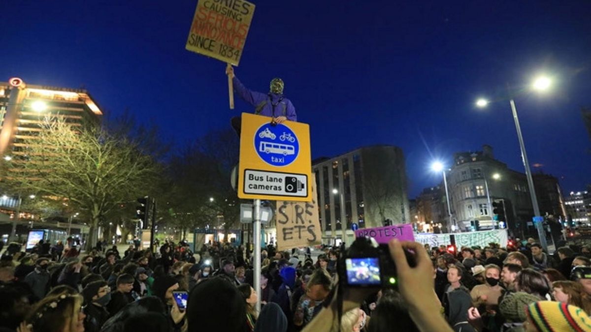 Manifestujący w Wielkiej Brytanii