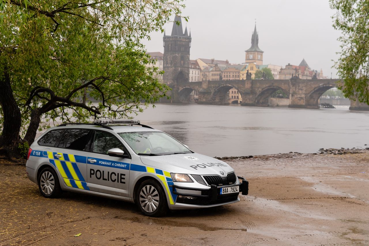 Jadą do Czech, wracają na lawetach. Pułapka na auta w leasingu