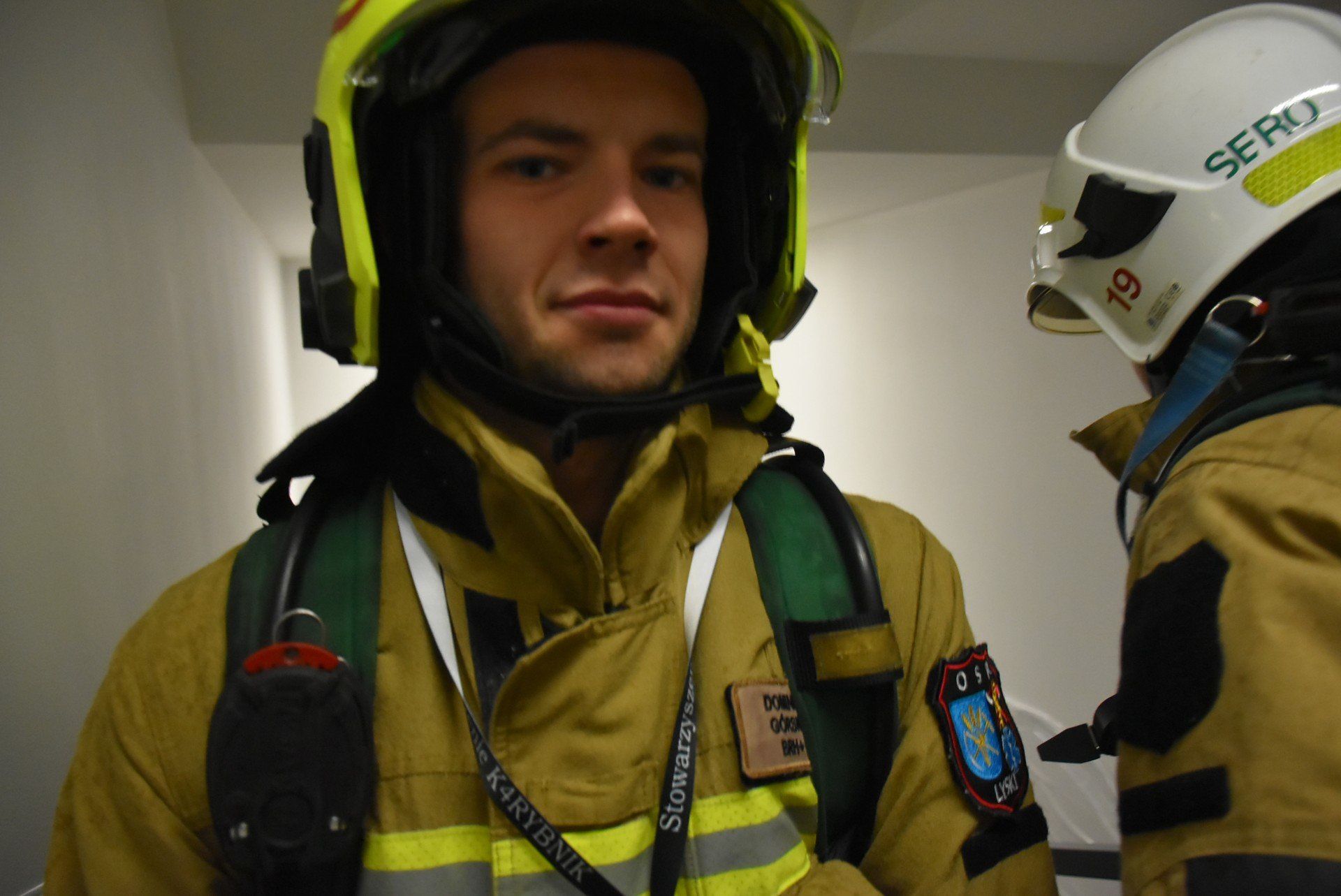 Niektórzy strażacy wchodzą na 10 piętro najwyższego budynku w Rybniku - K1 Business Center po kilkadziesiąt razy