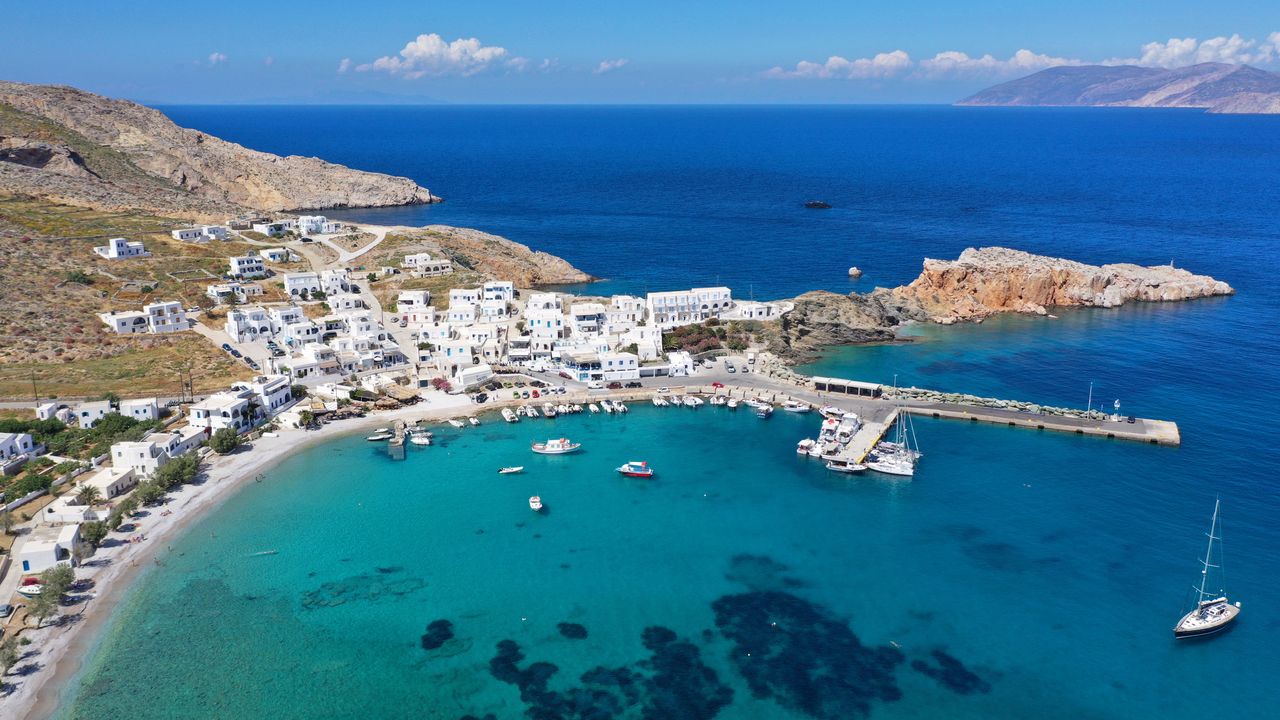 Folegandros belongs to the Cyclades archipelago.