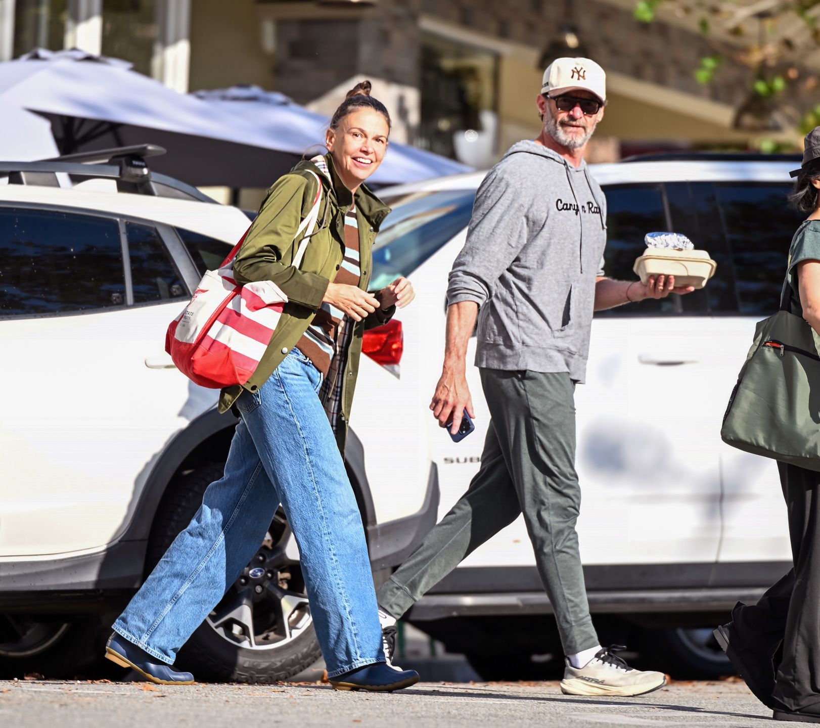 *EXCLUSIVE* Hugh Jackman and his girlfriend Sutton Foster head out on a brunch date in PasadenaGuessWhoISaw / BACKGRID / Backgrid USA / ForumHugh Jackman, Sutton Foster, Pasadena, Brunch Date, Restaurant, Couple, Outing, Actor, Broadway, Celebrity Sighting, NY Yankees Cap, Hoodie, Jeans, Trainers, Food Pick Up