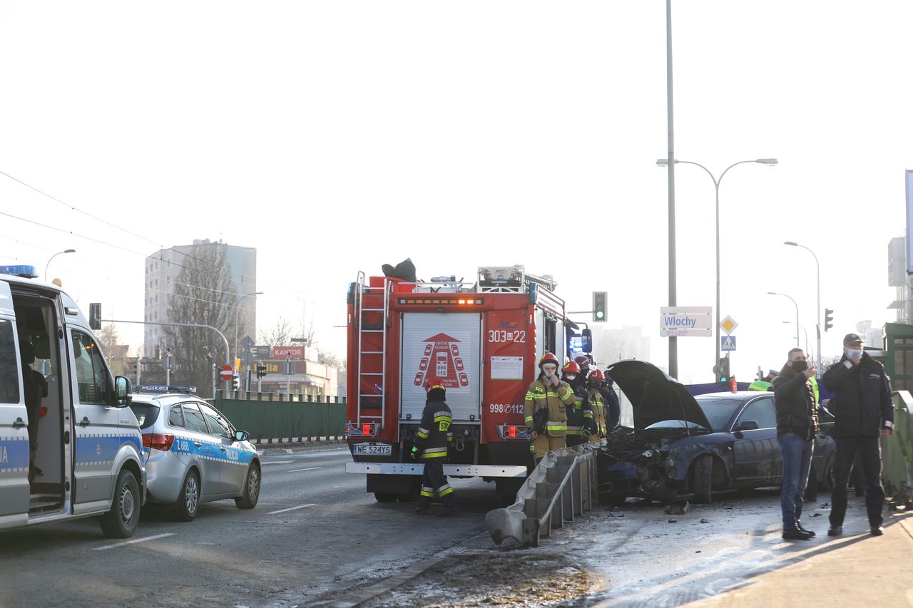 Warszawa. Auto wjechało na chodnik przy Grójeckiej. Nie żyje kobieta