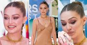 Wypindrzona Gigi Hadid dorabia na straganie z flakonami. Wygląda inaczej? (ZDJĘCIA)