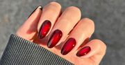 Odważ się na "vampy nails". Najmodniejszy trend na jesień 2024