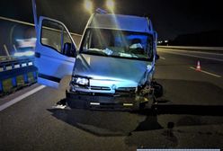 Busem bez świateł, pod prąd na autostradzie. Nie zatrzymała go czołówka