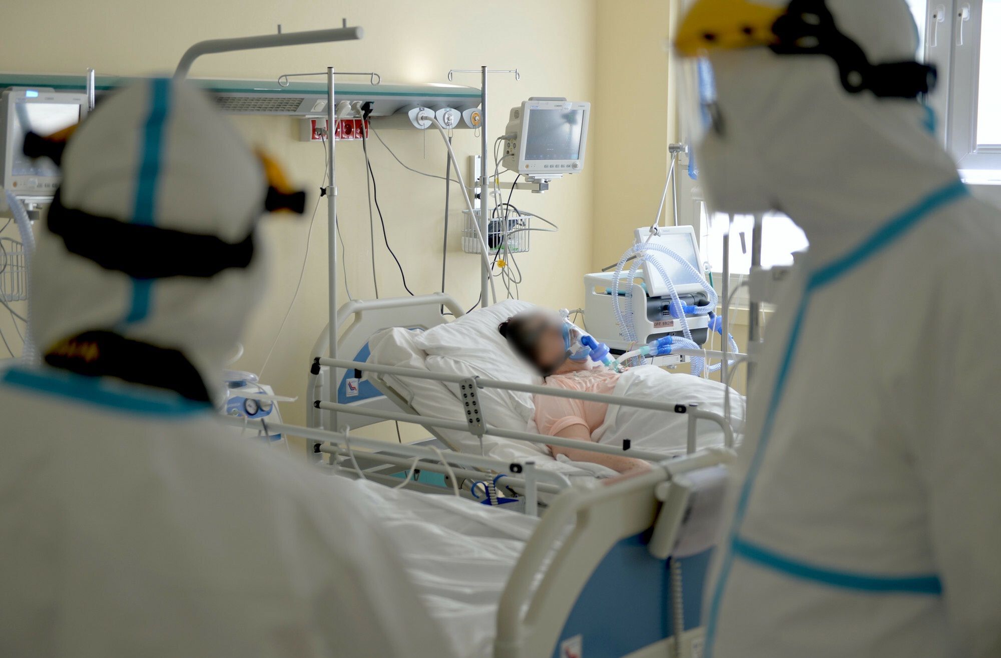 Koronawirus. Wariant Delta w Polsce. Pierwsze informację ze śledztw sanepidów