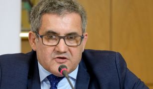 "Sprawa jest poważniejsza". Ekspert ruga rząd za zdjęcia z konferencji