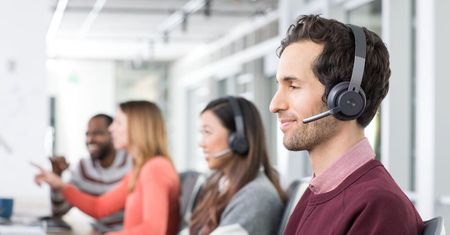 Logitech Zone Wireless – zestawy słuchawkowe w sam raz dla pracowników "open space"