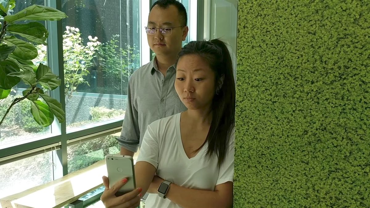 Google wziął na celownik smartfonowych podglądaczy. Telefon ostrzeże, gdy niepowołana osoba spojrzy na ekran 1