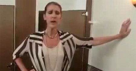 Celine Dion śpiewa w PUBLICZNEJ TOALECIE!