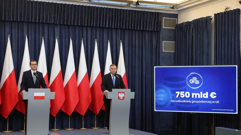 Warszawa, 28.05.2020. Prezydent Andrzej Duda i premier Mateusz Morawiecki podczas wspólnego oświadczenia na temat funduszy Unii Europejskiej.