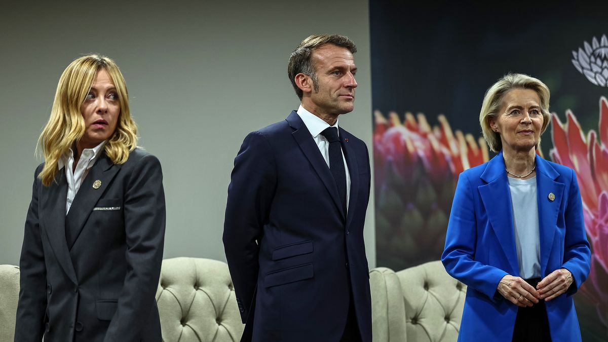 JOHANNESBURG, SOUTH AFRICA - NOVEMBER 22:  Italy's Prime Minister Giorgia Meloni (L), France's President Emmanuel Macron (C) and European Commission President Ursula Von der Leyen (R) gather ahead of the G7++ meeting at the G20 Leaders' Summit at the Nasrec Expo Centre on November 22, 2025 in Johannesburg, South Africa ahead of the G20 Summit. The heads of state and government gathered here did not include those from the United States, which boycotted the event over its objections to South Africa’s G20 presidency. (Photo by Henry Nicholls-WPA Pool/Getty Images)
