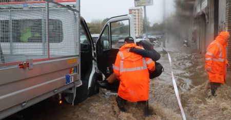 Powodzie i podtopienia w Mediolanie. Przez ulewę ulice zamieniły się w rwące potoki