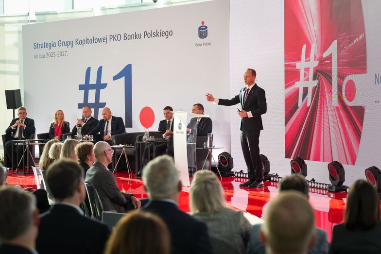 Prezentacja strategii rozowju banku PKO BP na lata 2025-27. 