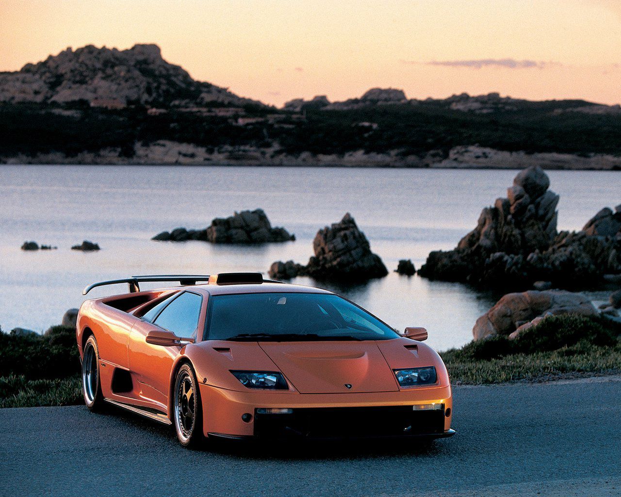 Od dekad z V12: ewolucja hipersamochodów Lamborghini 65