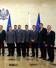 To oni odzyskali napis "Arbeit macht frei"