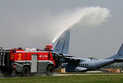 Tym ugaszą płonący samolot