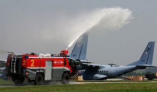 Tym ugaszą płonący samolot