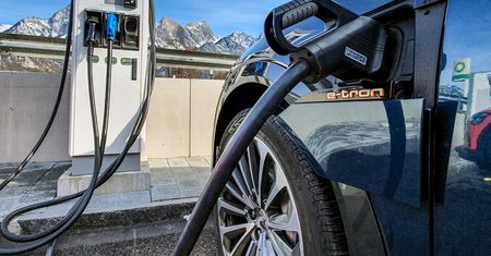 Polacy nie chcą elektryków. Jeszcze. Czekają na zmiany