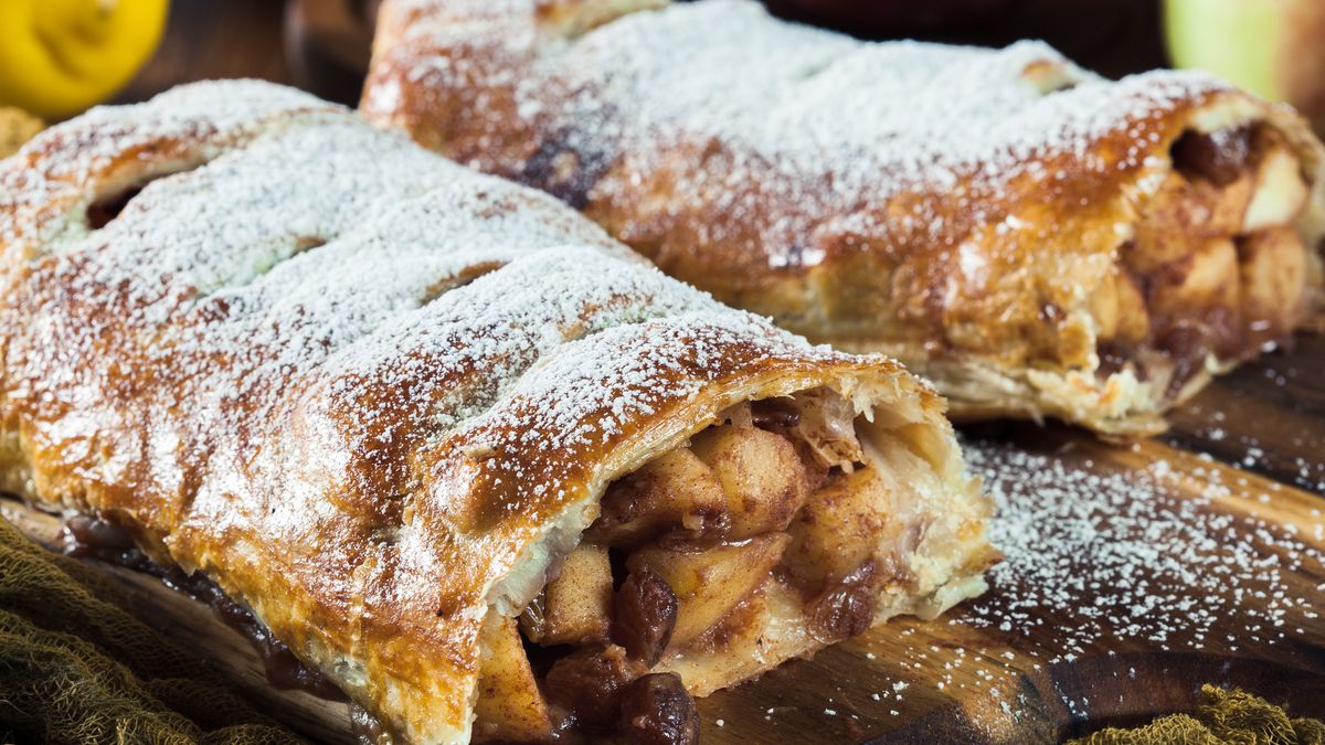Strudel z jabłkami pochodzi z Austrii. 