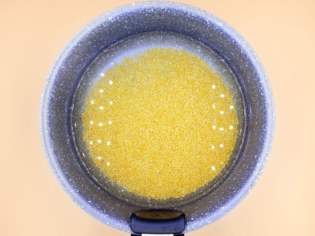 Jaglanka z jabłkiem i migdałami przepis