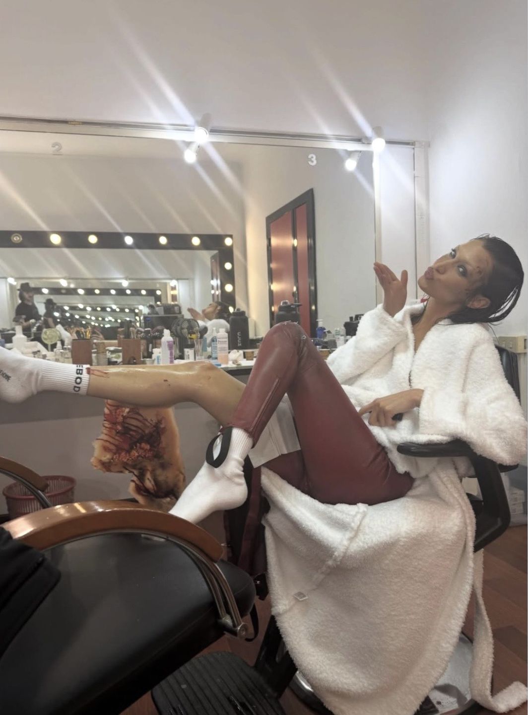 Bella Hadid pokazuje kadry z planu 