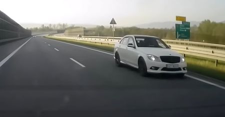 Jechał z ogromną prędkością. Nagranie pokazuje, że mógł doprowadzić do tragedii