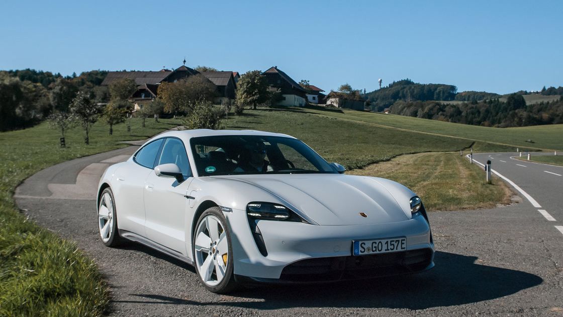 Taycan 4S, Turbo i Turbo S niebawem doczekają się tańszego rodzeństwa.