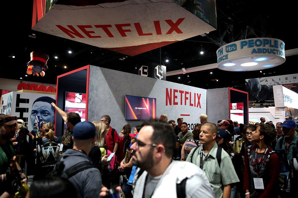 Netflix pikuje w dół. Platforma streamingowa zalicza zjazd przychodów i rozważa tańszą wersję abonamentu z reklamami 