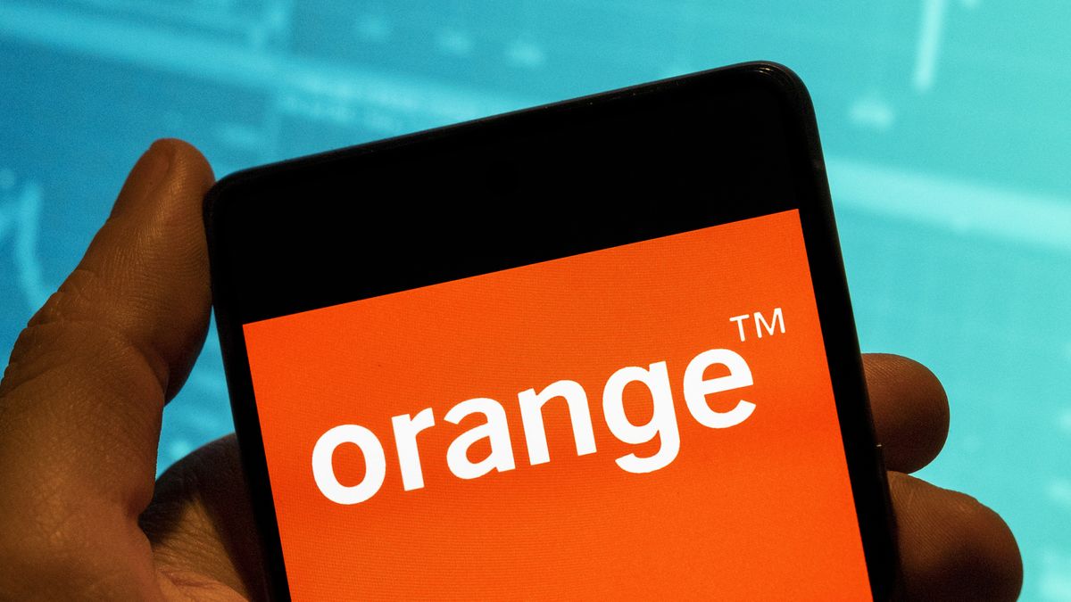 CHINA - 2023/02/19: In this photo illustration, the French multinational telecommunications corporation and phone operator, Orange S.A. logo is seen displayed on a smartphone with an economic stock exchange index graph in the background. (Photo Illustration by Budrul Chukrut/SOPA Images/LightRocket via Getty Images)