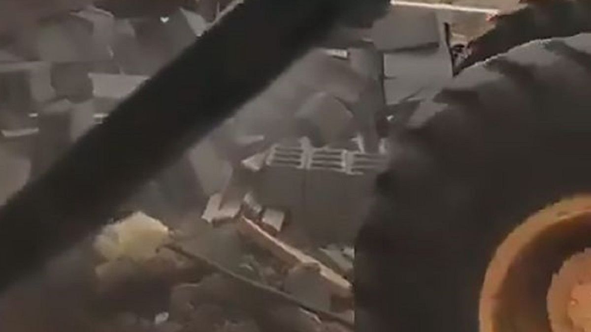 Arabia Saudyjska. Buldożer zburzył dom z dziewczyną w środku