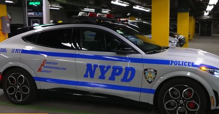 Nowojorska policja przesiada się na elektryki. Nagranie z USA