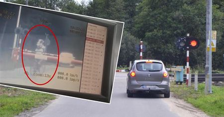 Rowerzysta wjechał pod zamknięte rogatki. Złapała go grupa Speed i dostał 2 tys. zł mandatu