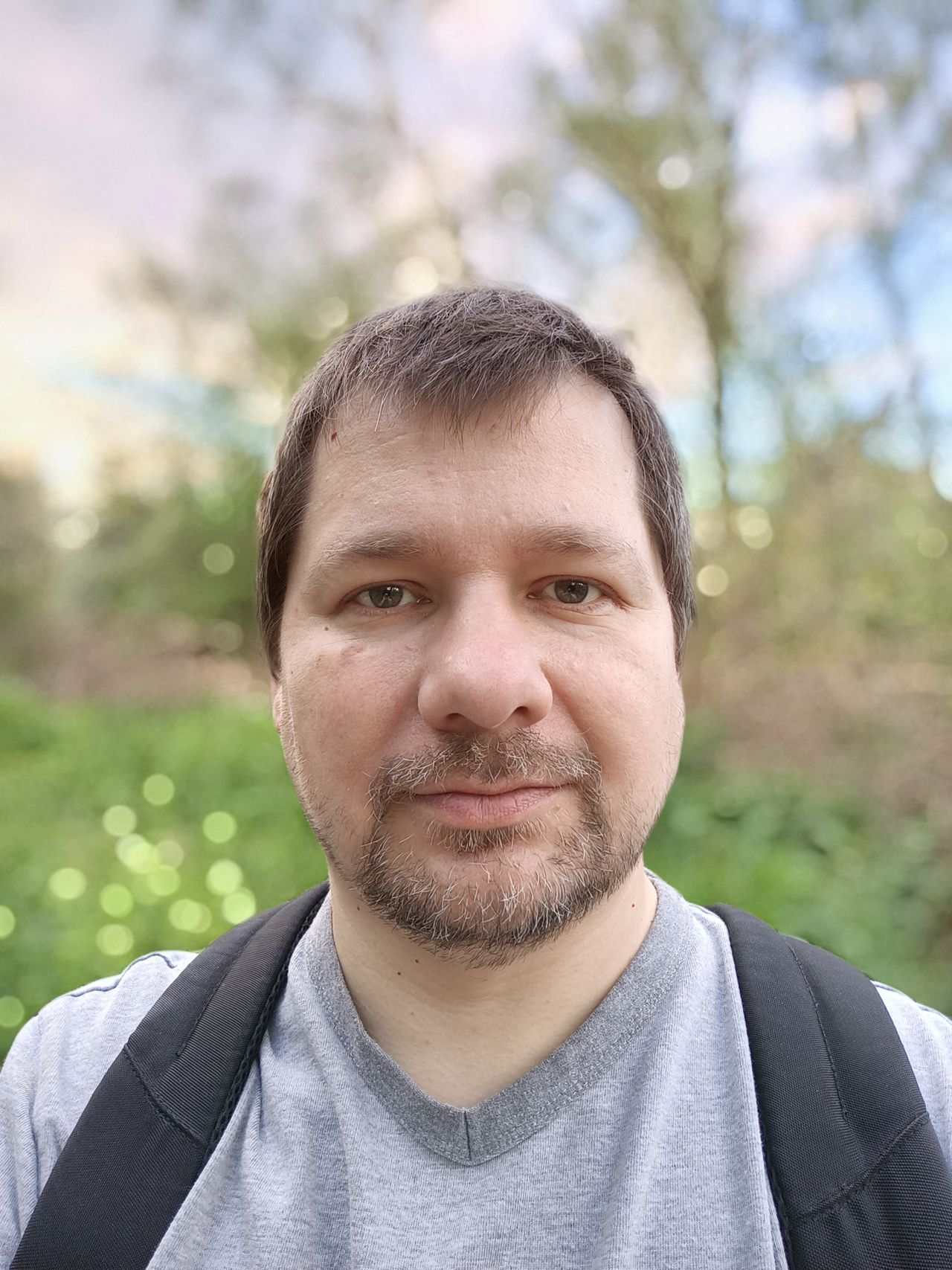 Rozmycie tła z efektem bokeh czy inteligentny kolor to tylko niektóre z opcji dostępnych dla miłośników selfie
