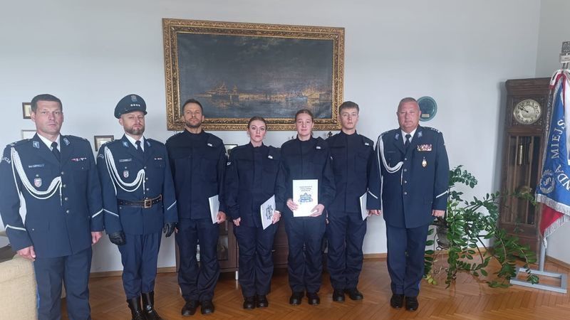 Szeregi jeleniogórskiego garnizonu policji zasilili dziś nowi fu