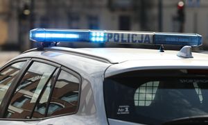 18-latek driftował BMW na parkingu. Stracił prawo jazdy