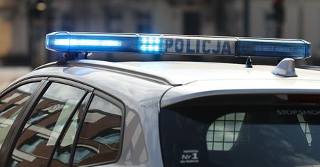 18-latek driftował BMW na parkingu. Stracił prawo jazdy