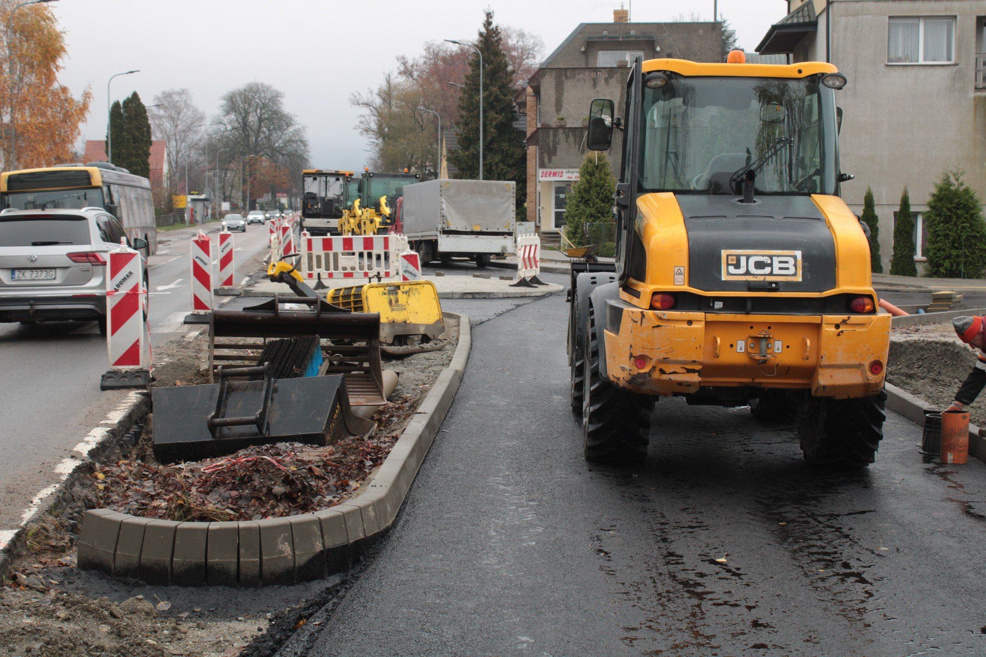 Prace na ulicy Zwycięstwa na osiedlu Rokosowo w Koszalinie