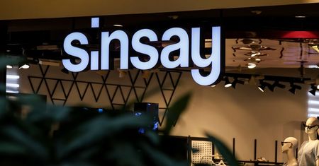 Wyprawka szkolna w Sinsay. Piórniki od 7,99 zł