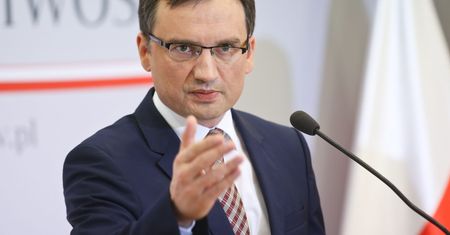 Niemiecka jazda w trybunale. Ziobro wstrzymuje oddech