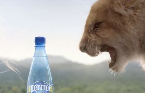 Remake spotu sprzed 30 lat reklamuje wodę Perrier