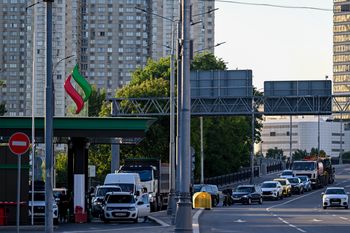 Kolejki w Rosji. Czekają, by przerobić auta na LPG
