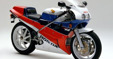 RC30 Forever również w Europie. Honda będzie oferować części do kultowego VFR750R