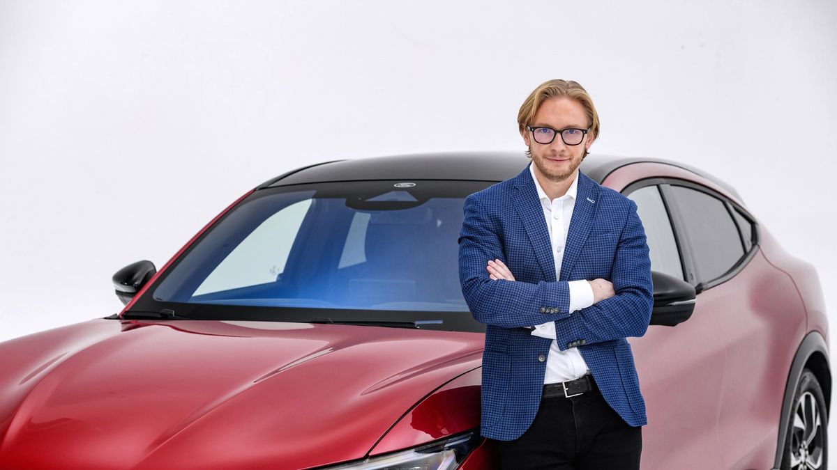 Piotr Pawlak i elektryczny mustang, czyli ostatni hit sprzedaży marki